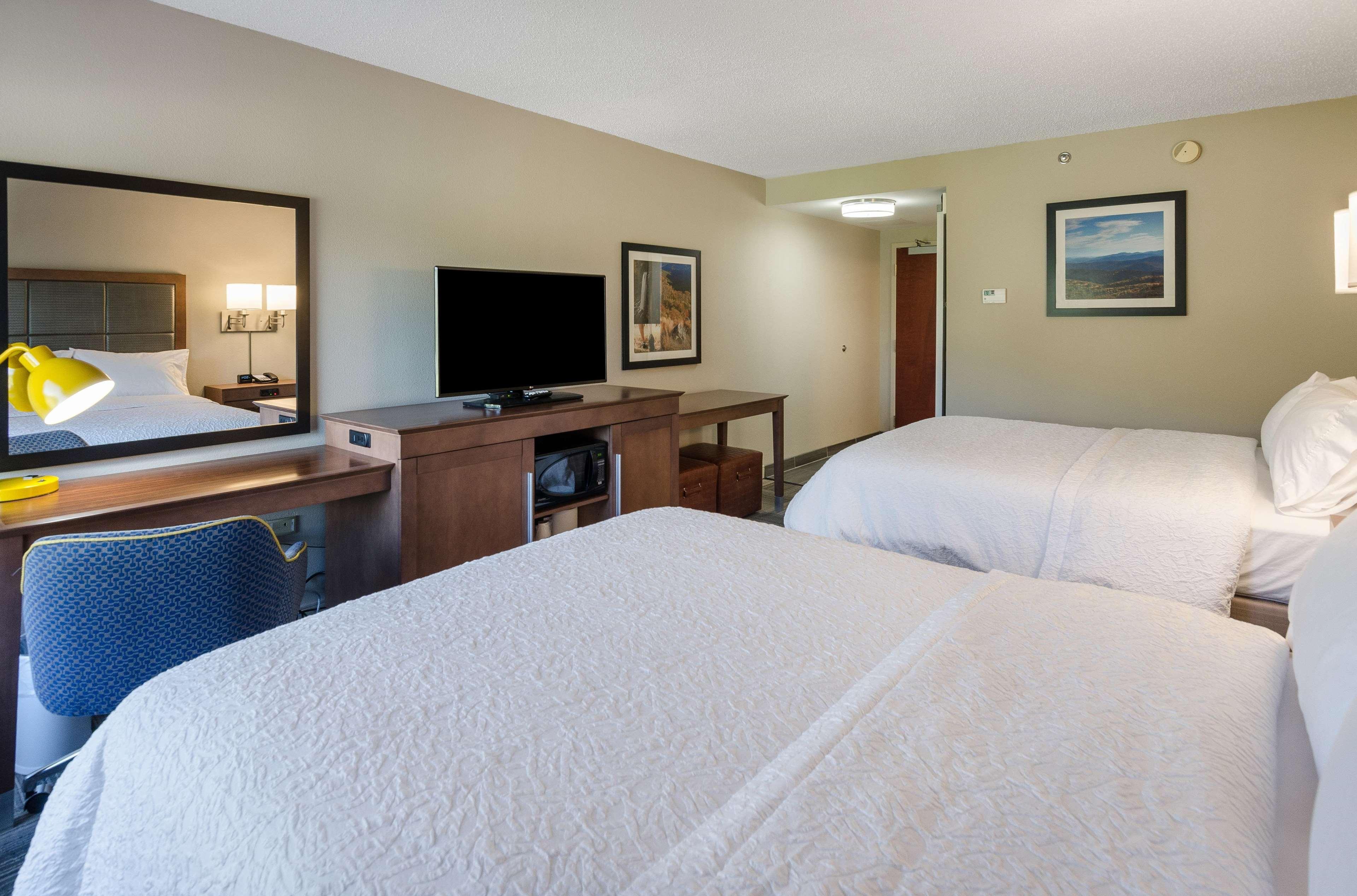 Hampton Inn Covington Va Exterior photo