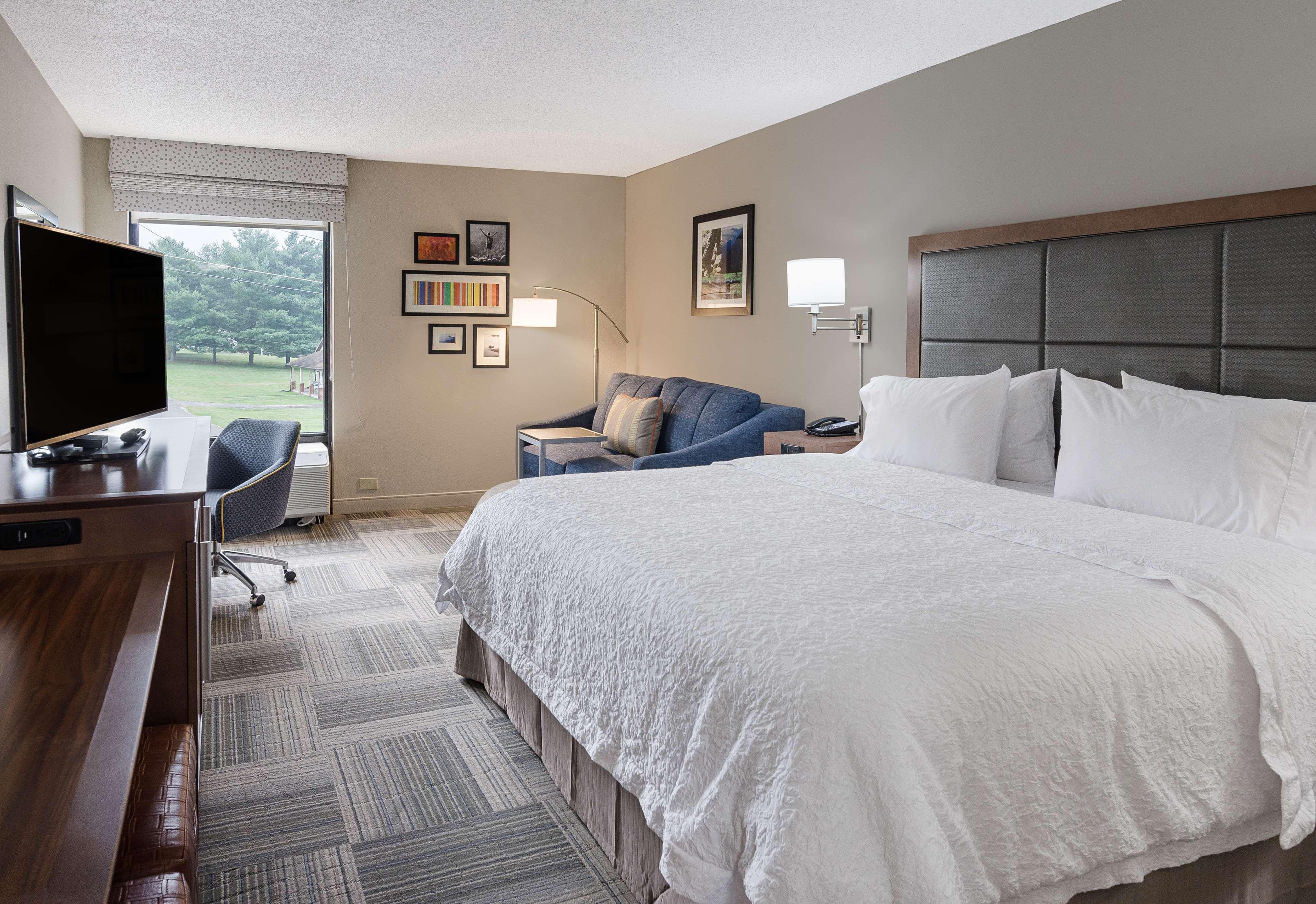 Hampton Inn Covington Va Exterior photo