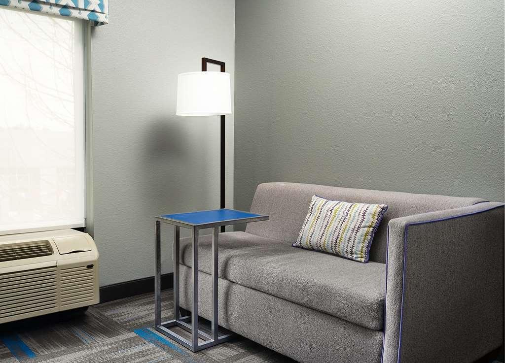 Hampton Inn Covington Va Room photo