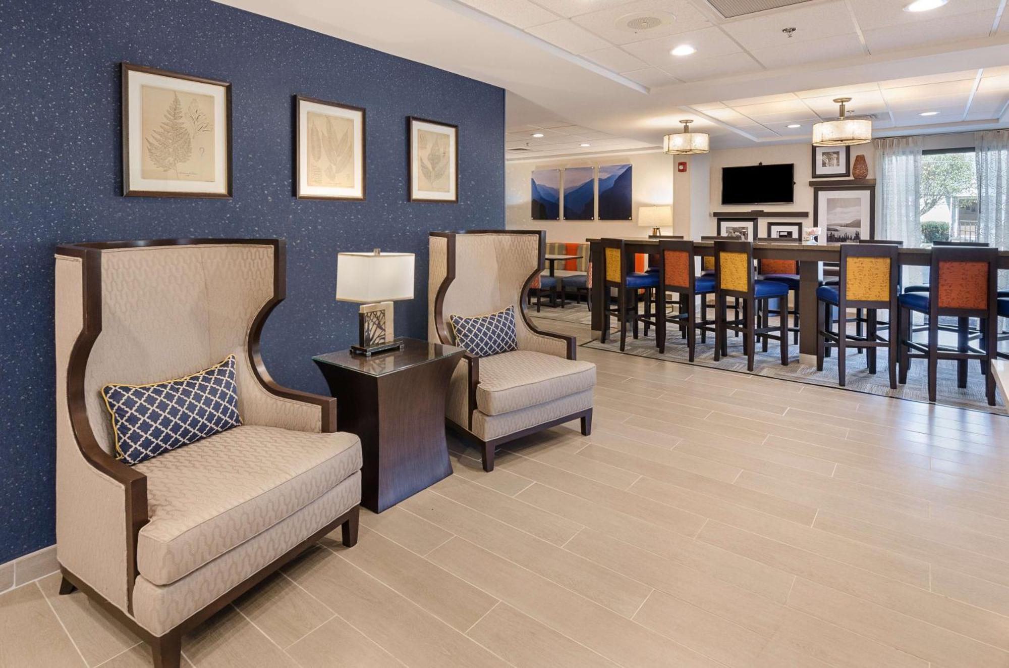 Hampton Inn Covington Va Exterior photo