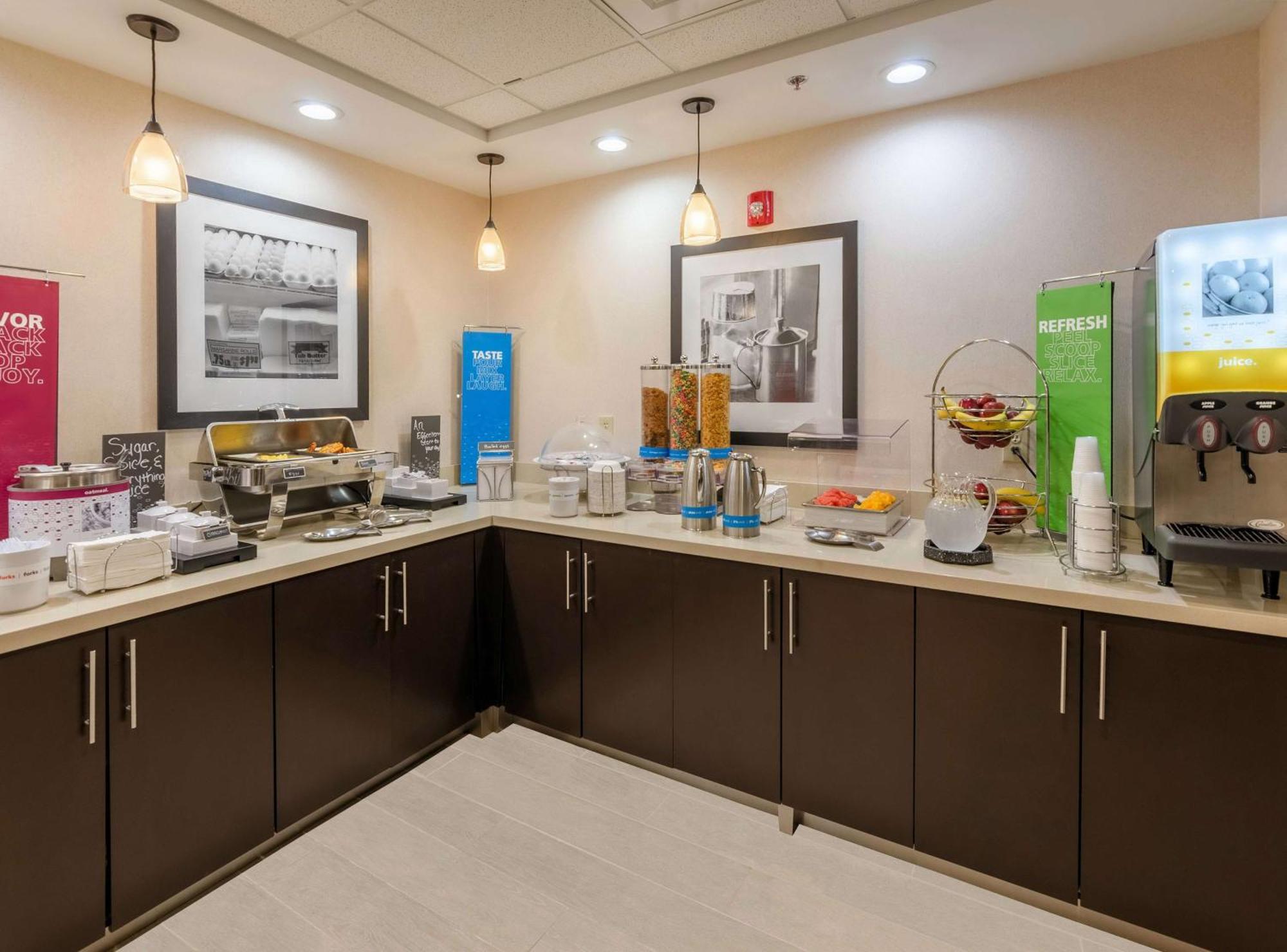 Hampton Inn Covington Va Exterior photo