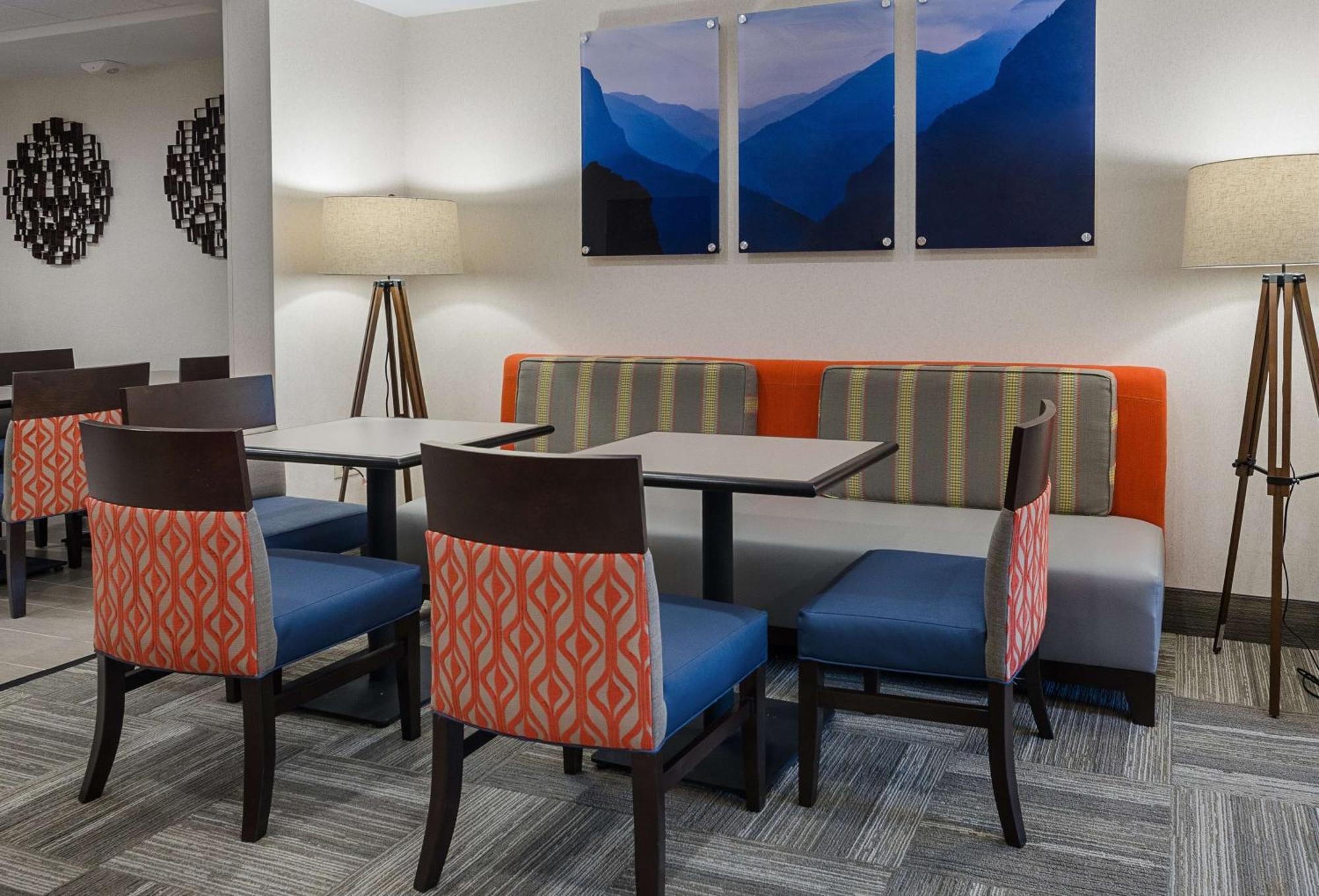Hampton Inn Covington Va Exterior photo