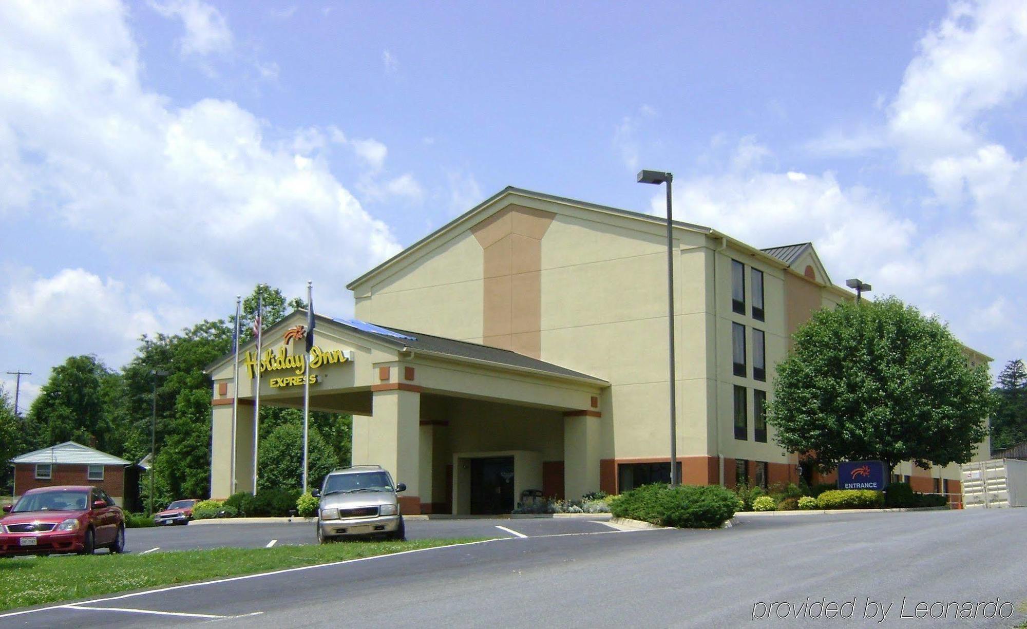 Hampton Inn Covington Va Exterior photo
